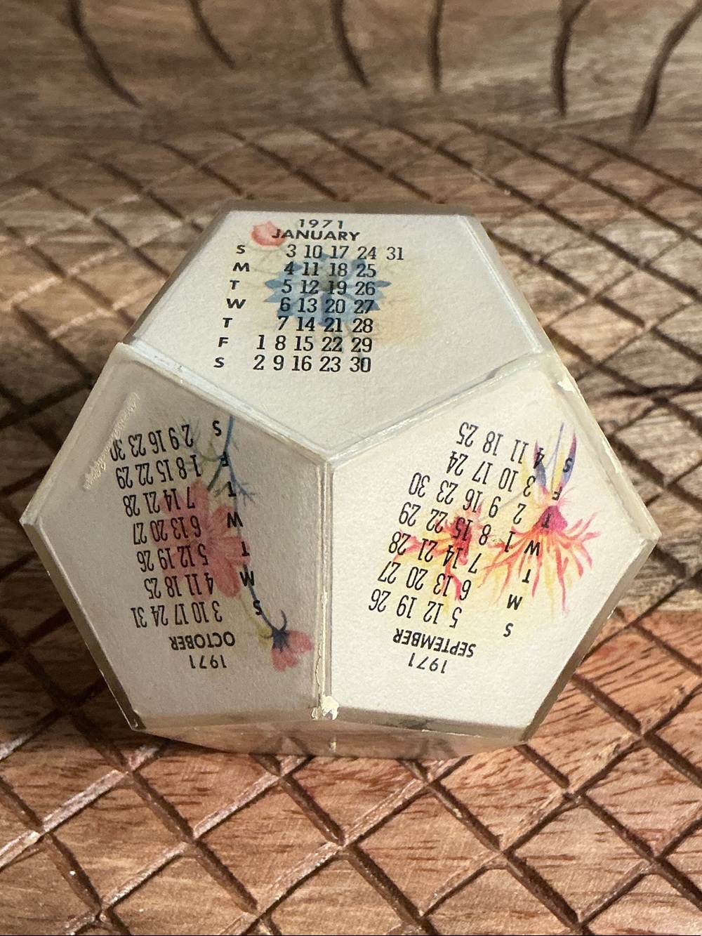 Vintage 1971 Floral Dodecahedron Unique Rattle Calendar - Cream with florals